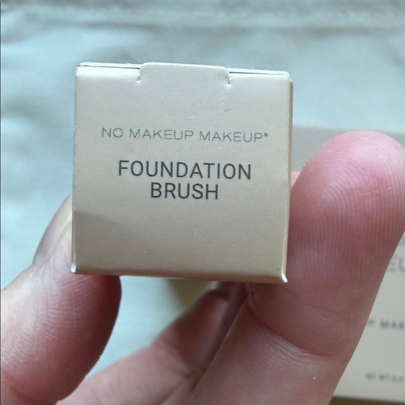 Foundation Set - Cream - Picture 3 of 5